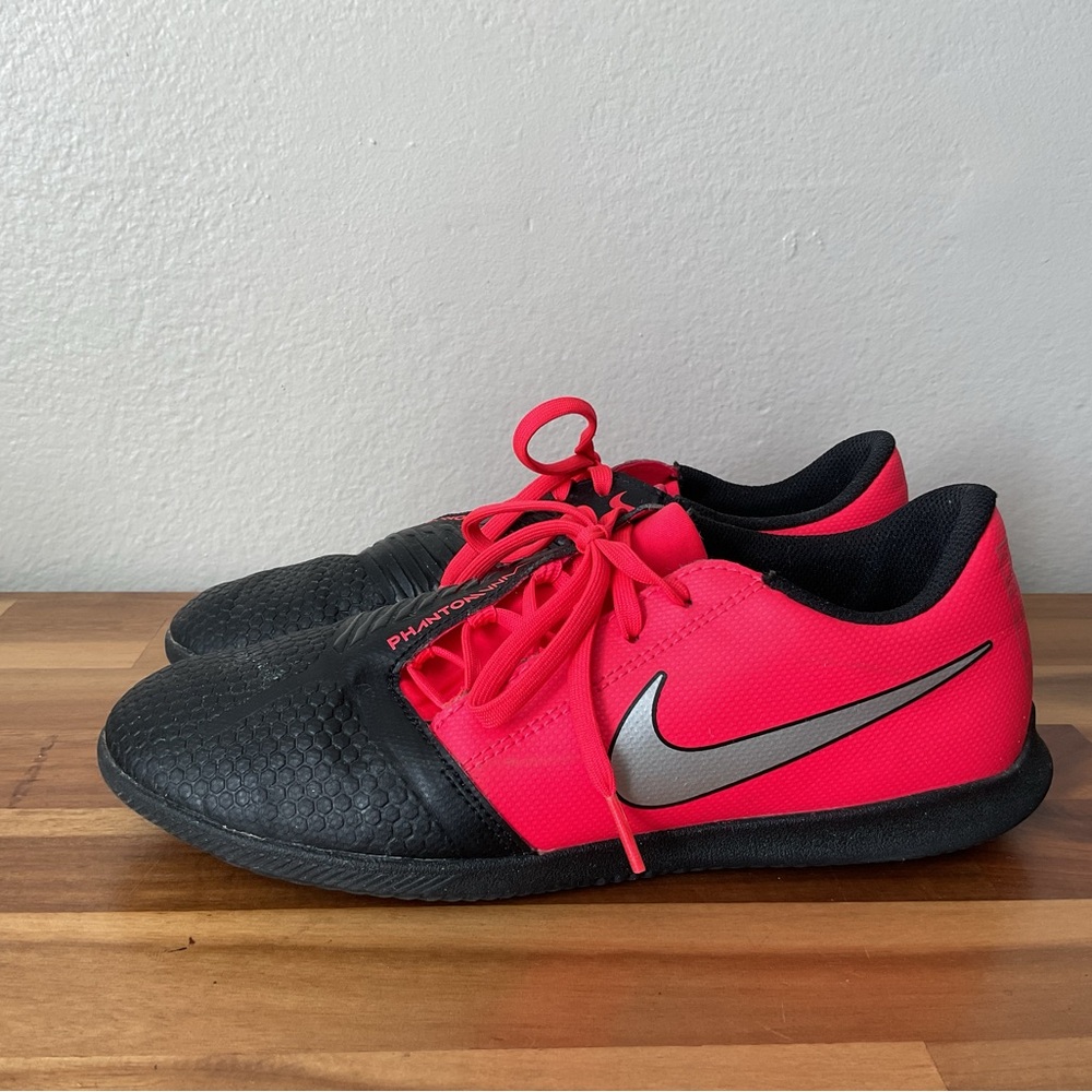 Nike Phantom Venom Club IC (Indoor Court) soccer cleats